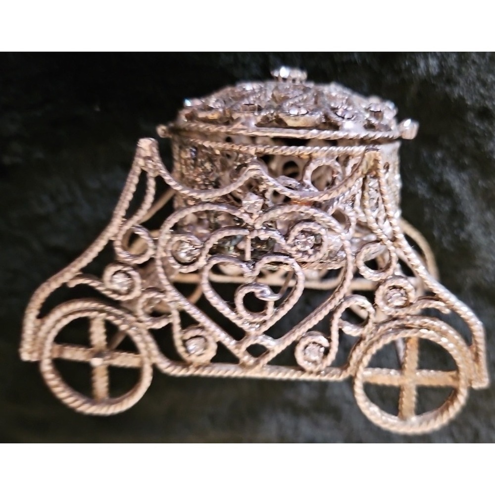 Carriage trinket box‎ with jewels